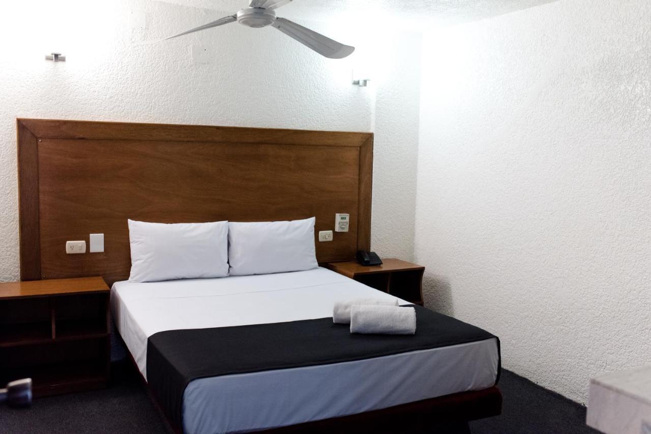Hotel Central Irapuato - Hotel En Irapuato Zewnętrze zdjęcie